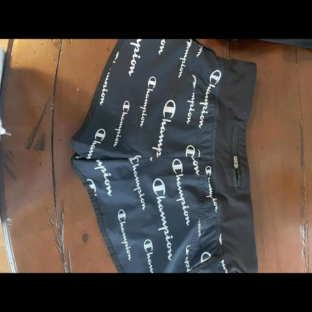 Champion logo running shorts size M - Picture 3 of 3